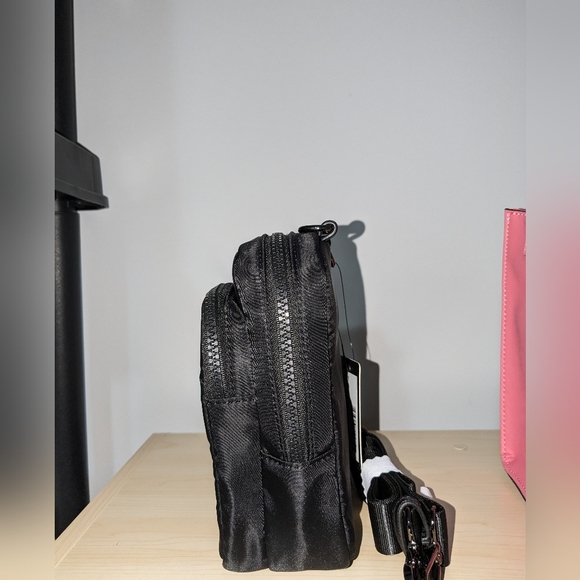 ♥️❤️NWT Mini crossbody bag by Guess - Picture 2 of 5